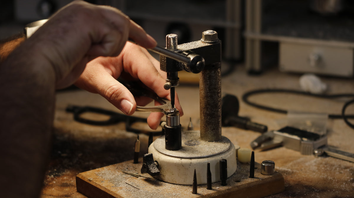 Established in London, 1886
Timeless Eyewear, Handmade in England